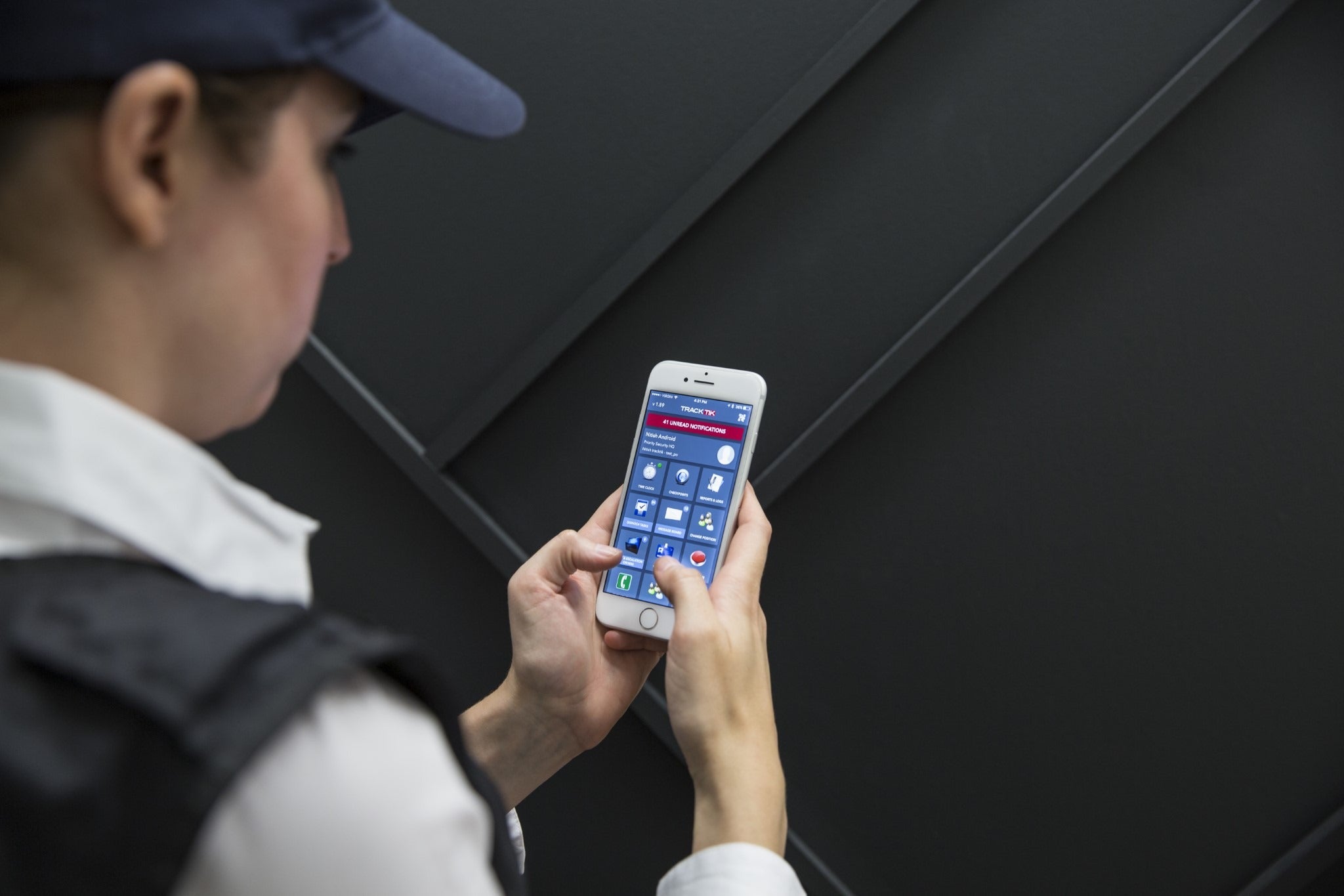 Blackbird security guard completing report on mobile app